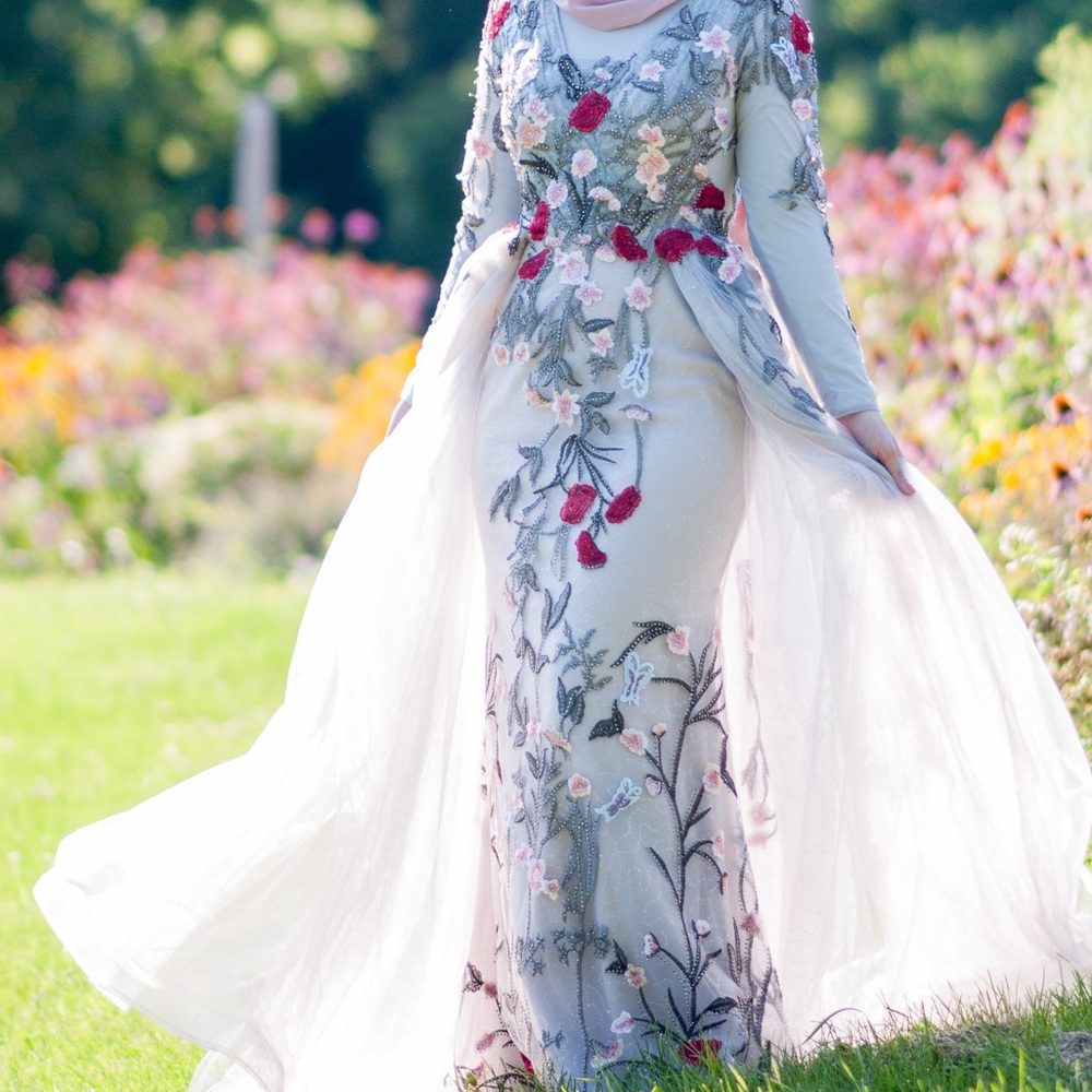 Mac Duggal Floral Embellished Dress in Cream and Red - Picture 3 of 10